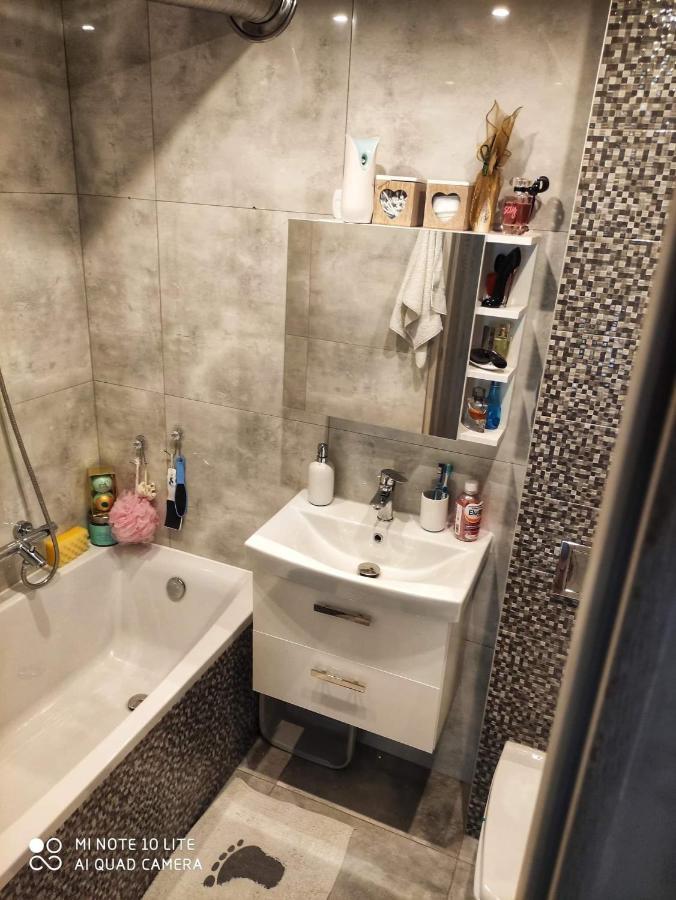 Apartament Dwupokojowy O Wysokim Standardzie Lejlighed Ruda Slaska Eksteriør billede